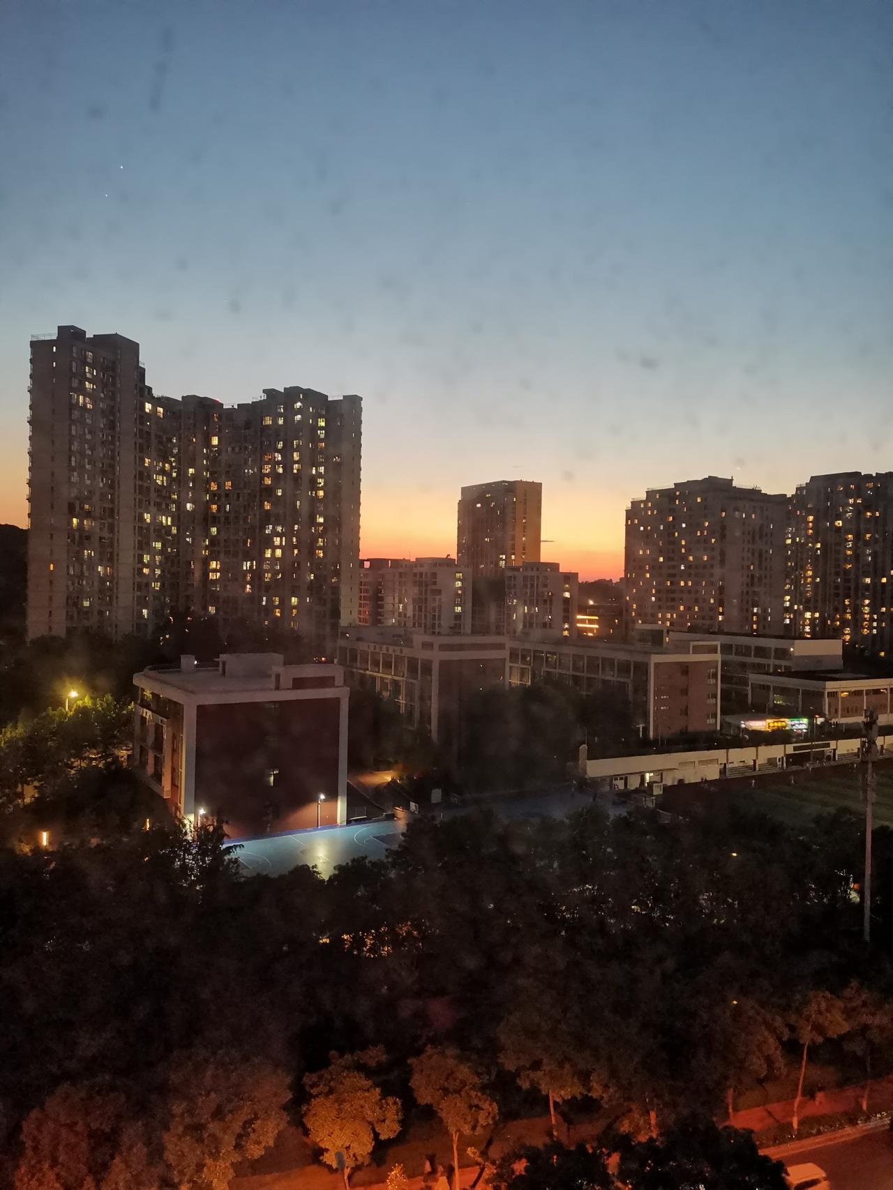 中国核电强势来袭
今天在股市一片哀嚎声中，中国核电依然强势上涨收在9.12元，上