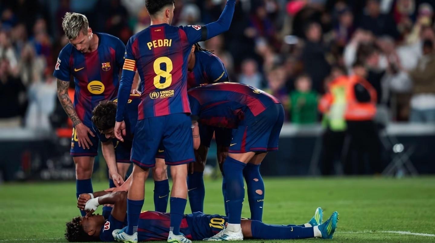 北京时间4月23日，巴萨官方发布伤情公告，对阵塞尔塔比赛中伤退的亚马尔遭遇左腿股