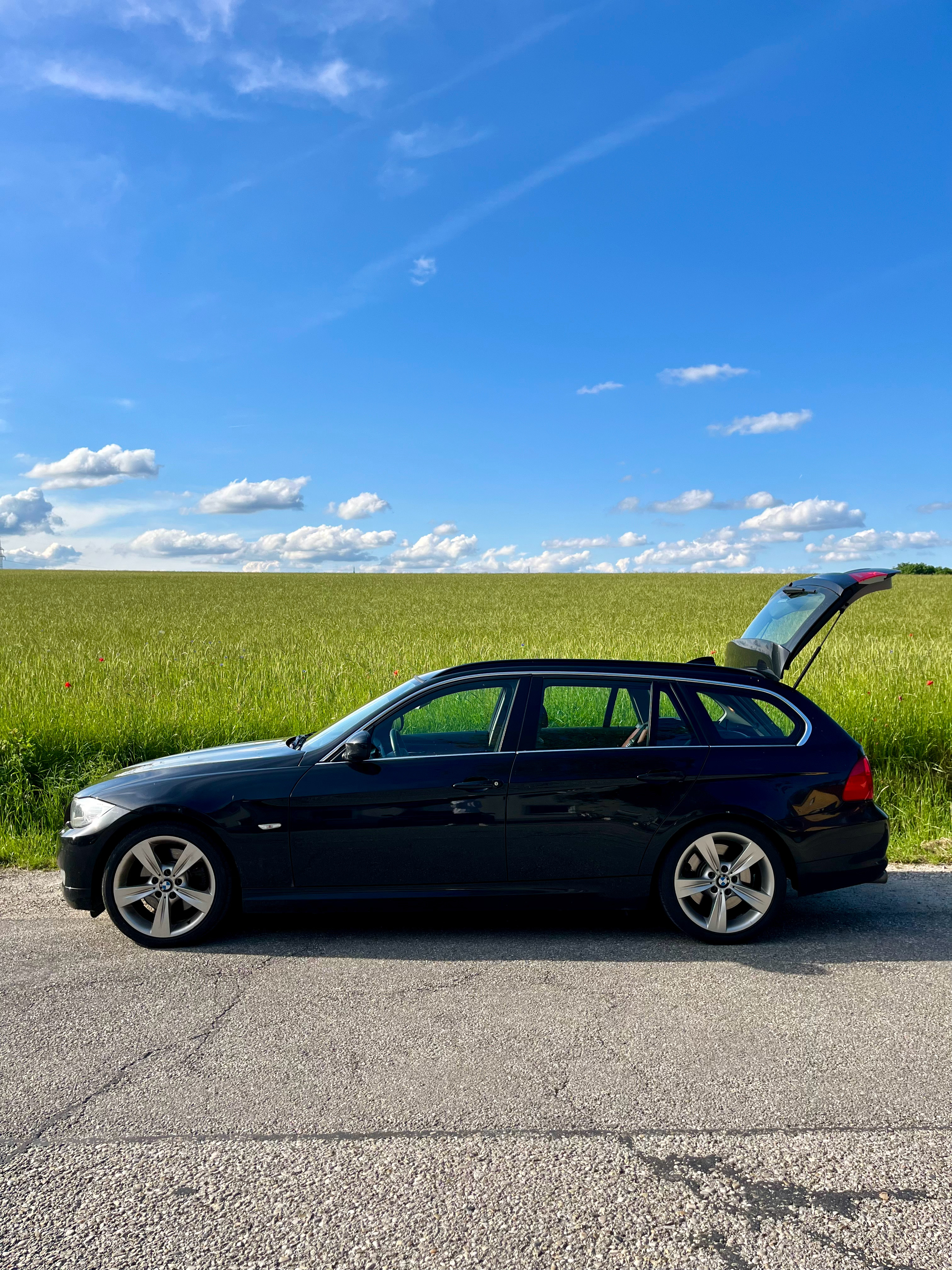 还是家门口那片麦田，E91怎么这么帅啊[色]#yz77聊车##e91 325d#