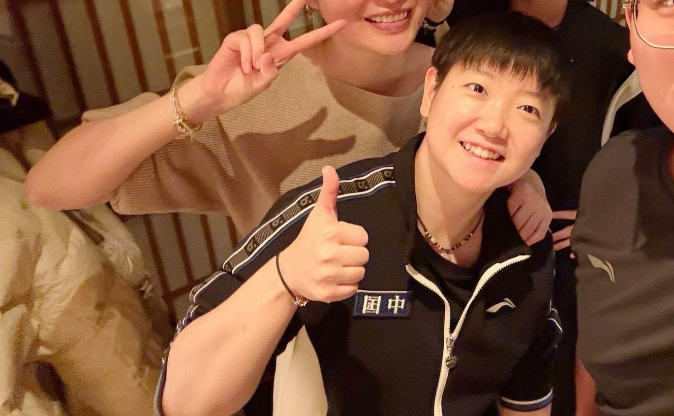 来自孙颖莎大大的点赞孙颖莎竖起大拇指