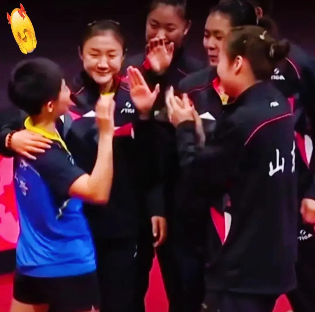 山东队虽斩获冠军，可现场的欢呼声却透着一股难言的尴尬。

这场女团决赛，双方选手