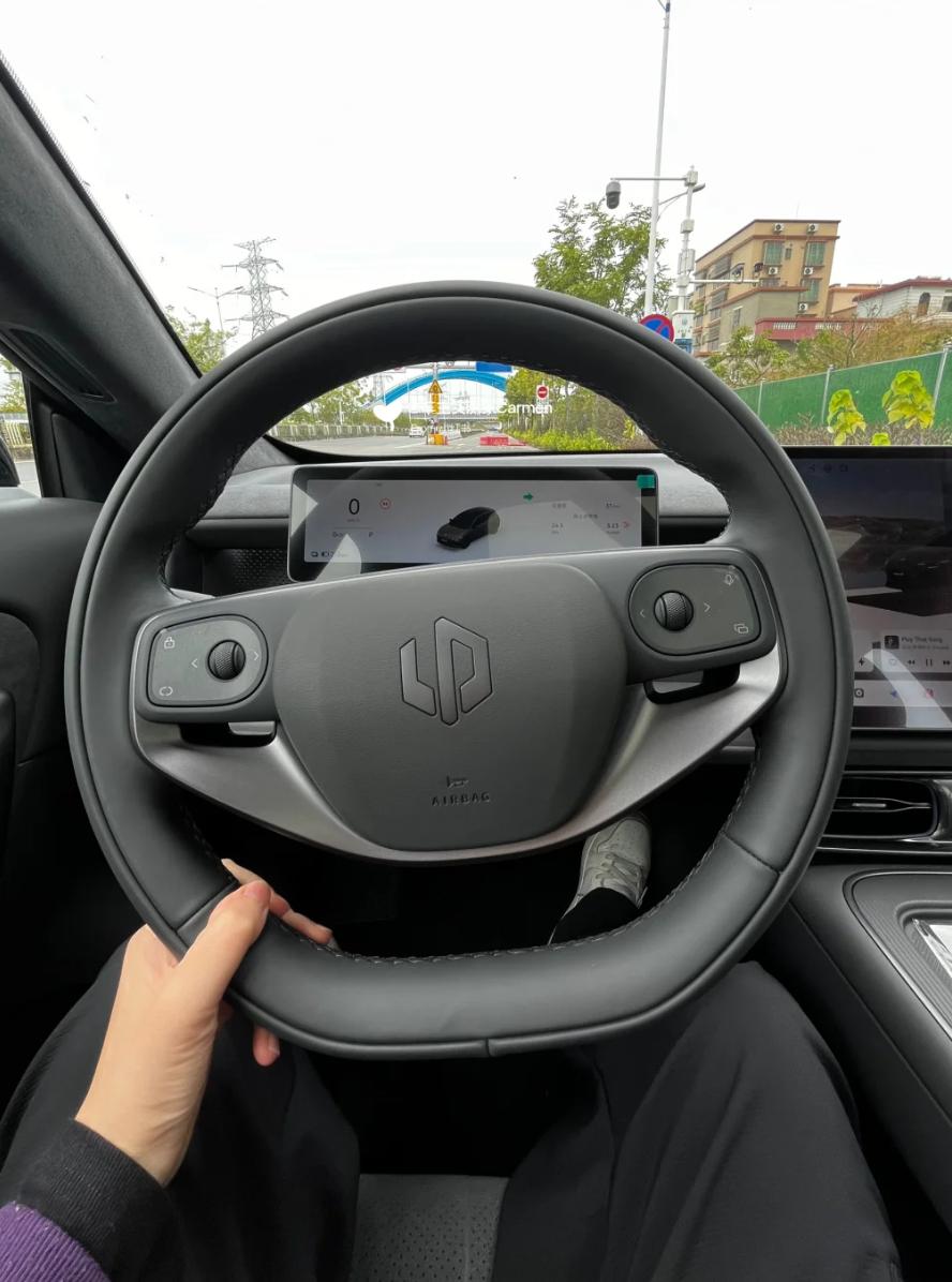 开Lafa5两个月，不吹不黑点评下
平时市区上下班代步，路况不算拥堵，正常开空调