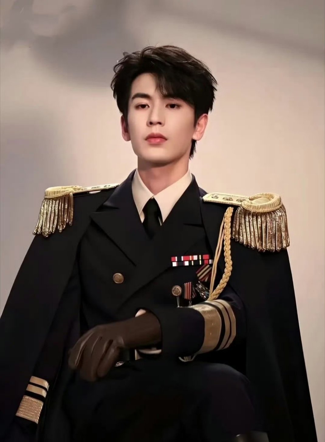 张凌赫民国j阀妆造如何？ 