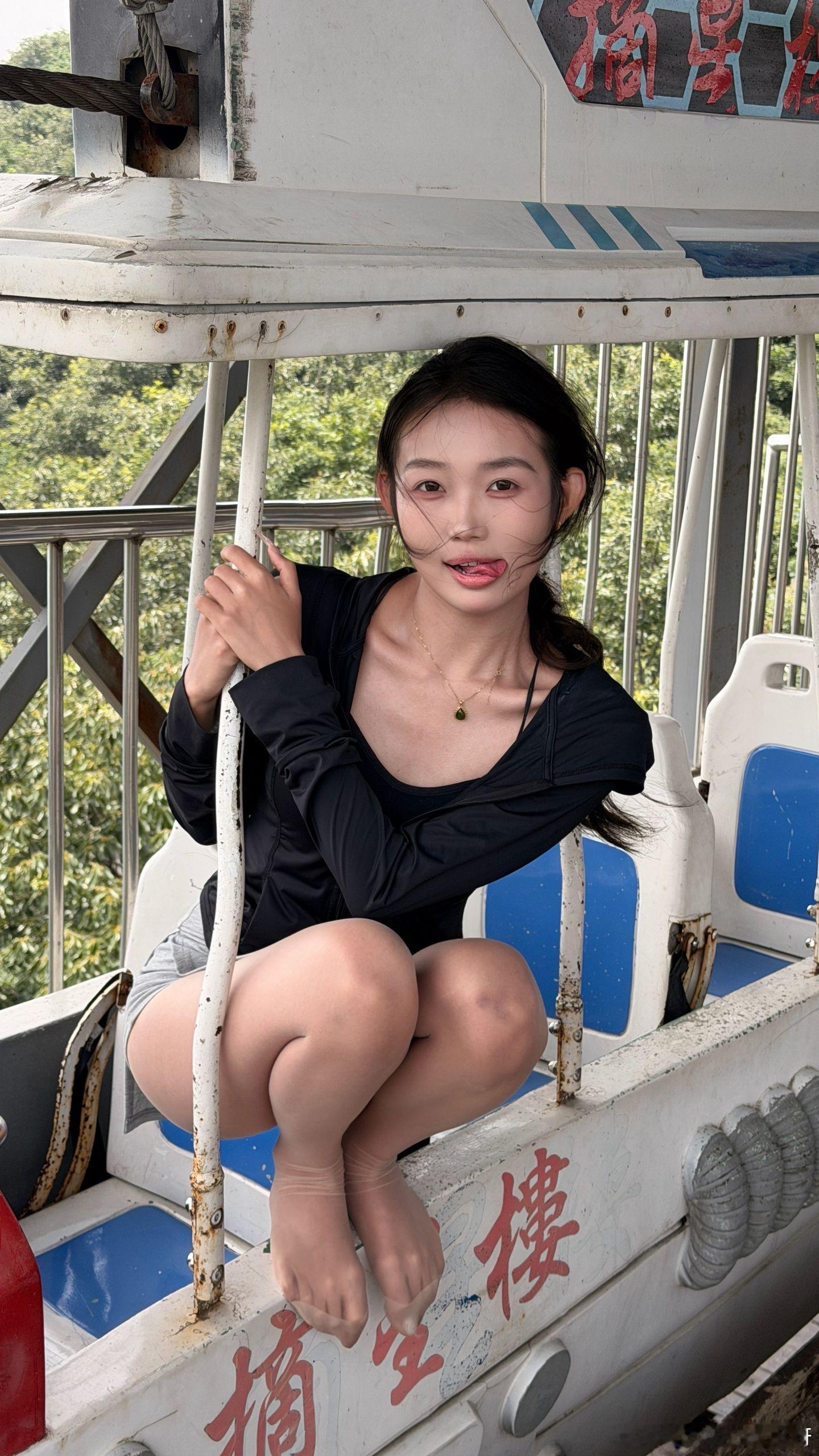 调皮起来很可爱！ 