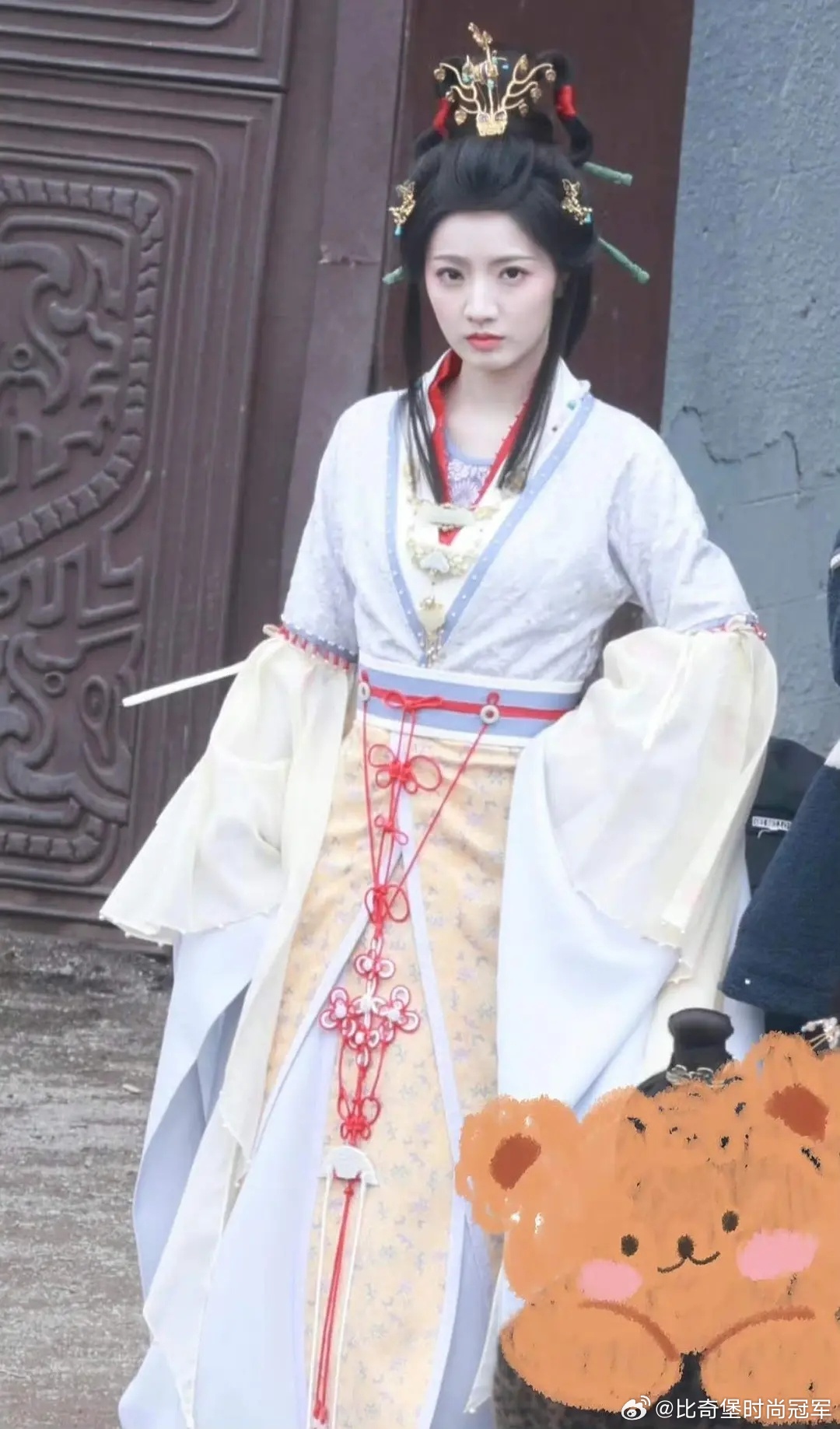 看了黄奕真的感觉身条矮的人不适合魏晋风，太敦厚了。一直觉得魏晋的风格比较适合清冷