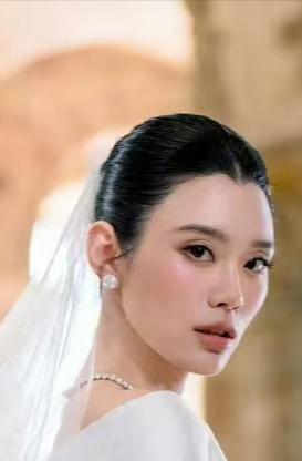 全网吵疯！何猷君一句删掉“贫穷”，撕开了普通人不愿承认的阶层壁垒！
 
我们从小