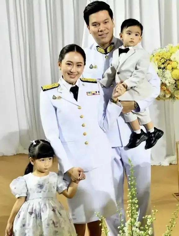 为什么佩通坦只等泰王一句话，又可以继续当总理了？
佩通坦被停职后是否能够“翻身”