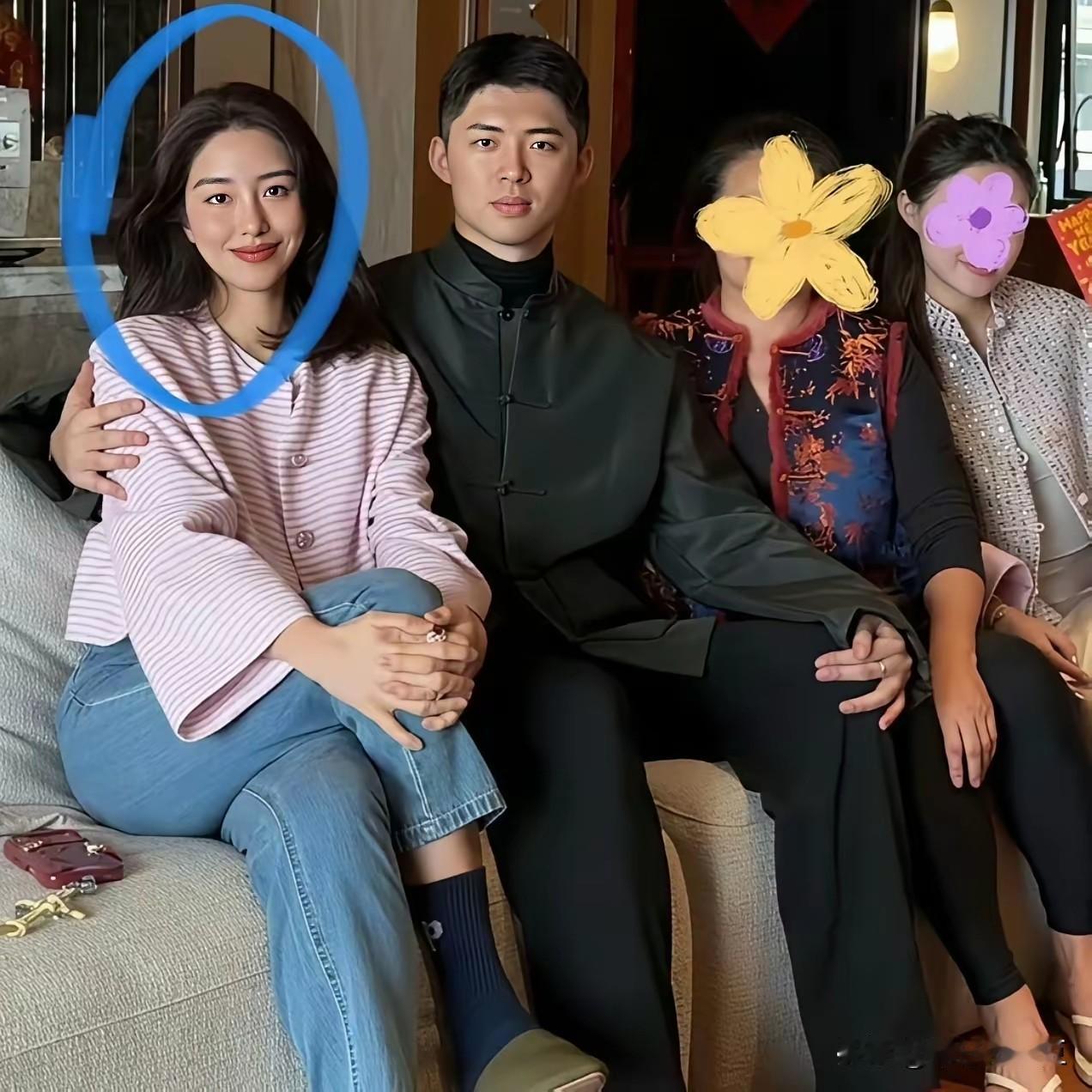 杨采钰和老公挺般配的。
最近的热播剧里，又让大家翻开了杨采钰的过往。
印象中还是