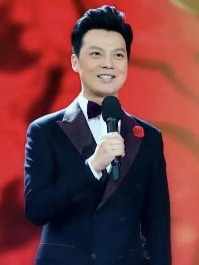 任鲁豫：11年的春晚主持，“最后一本、留个纪念”，引发网友热议

任鲁豫，春晚的