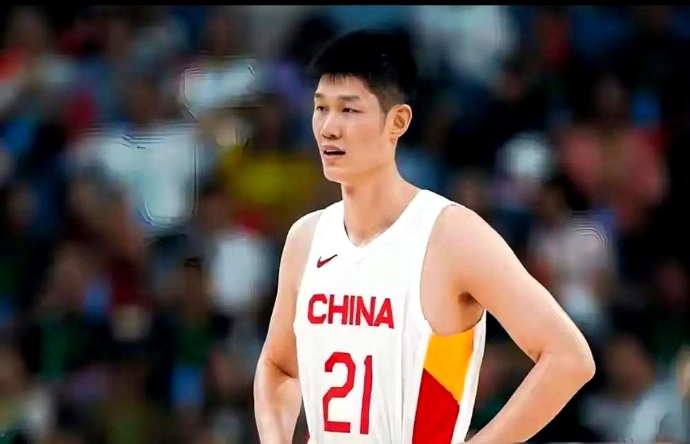 男篮中锋位置要没人了？这操作确实让人看不懂。

集训名单一出，4个中锋直接打包送