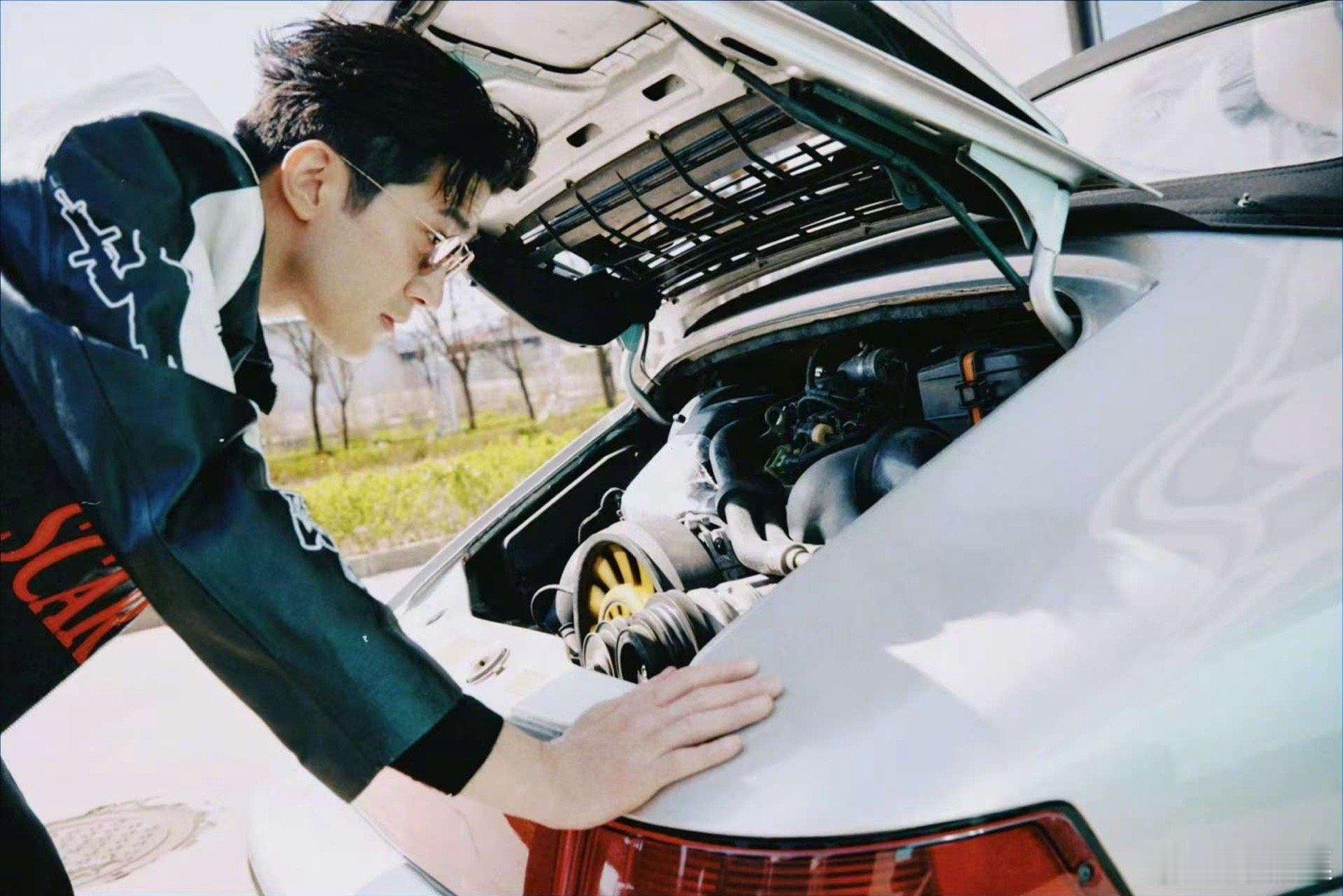 李治廷加盟风驰赛车手 我承认我真的被李治廷加盟赛车综艺帅清醒了，既有幽默属性又有