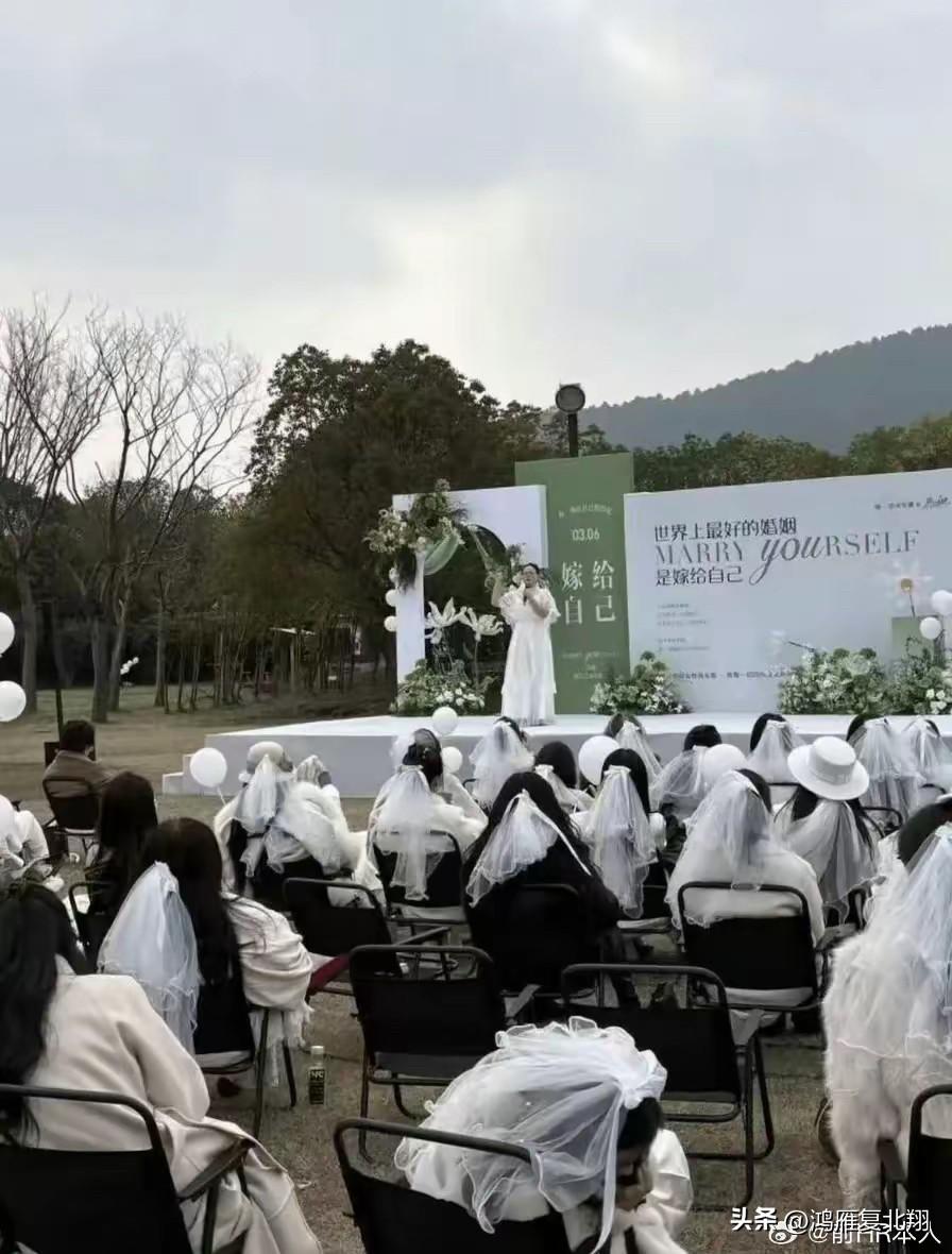 如何看待“嫁给自己”活动，事后大量小仙女申请婚纱退货退款失败，欠债五十万?

主