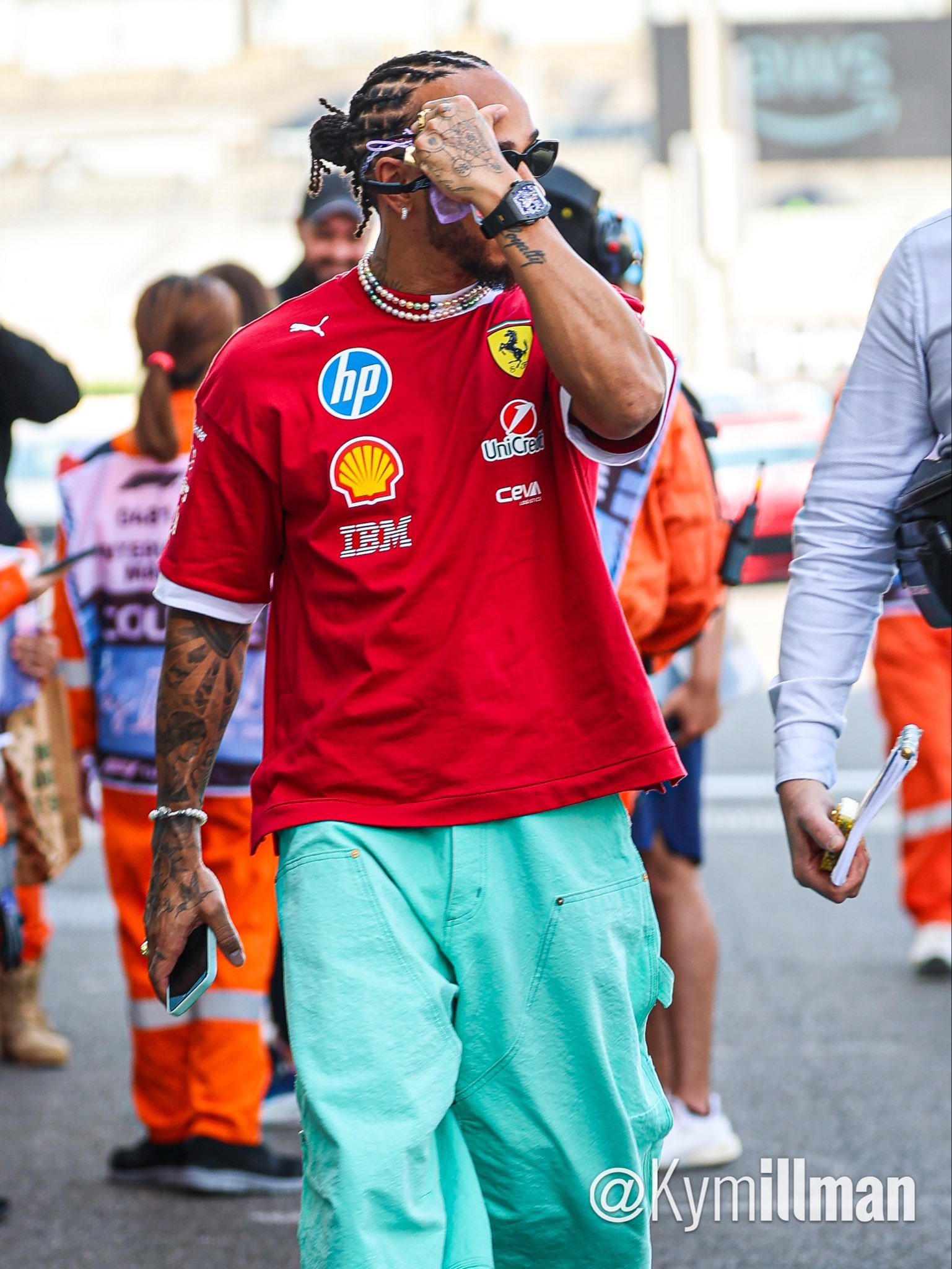 穿搭要显贵 上衣基础 裤子就不基础……围场时尚达人汉密尔顿的周四穿搭（F1第二十