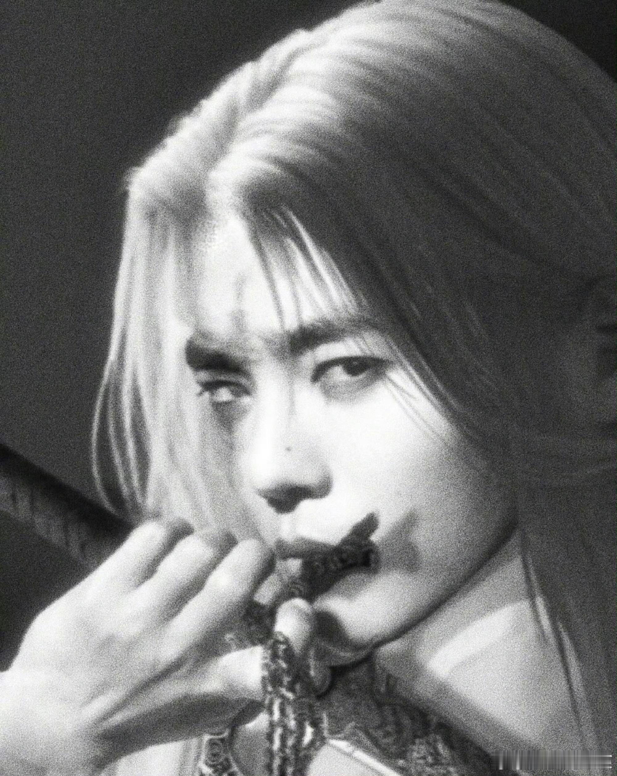 这个是于适在镖人里的造型吗？感觉很适合他啊，挺好看的 