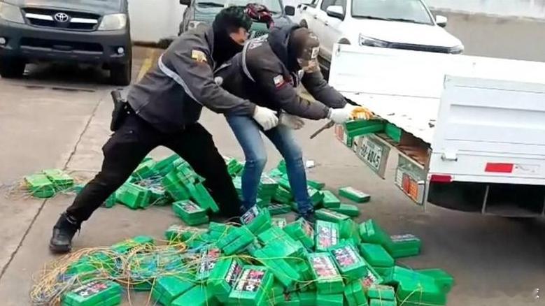 哈兰德头像被印在毒品包装上 当地时间 8 月 12 日，厄瓜多尔国家警方接到匿名