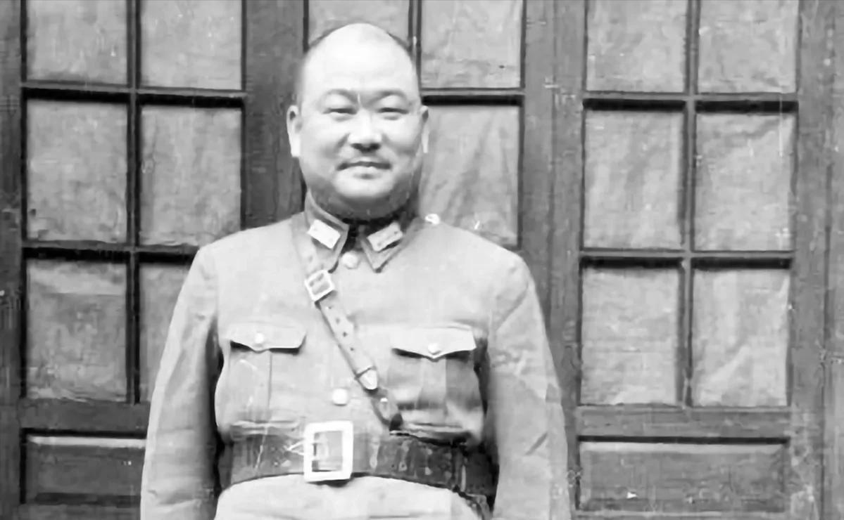 抗战初期，刘峙在保定兵败后溜回开封。当时，国内舆论对刘峙很不利，特别是宋美龄、陈