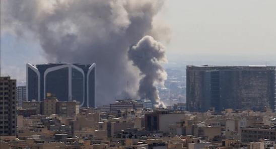 伊朗封锁霍尔木兹海峡，想不到最担心的是印度！
中东那边传来爆炸声了，伊朗被美以惹