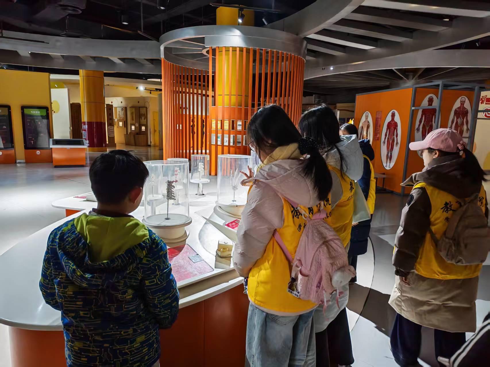 秦岭笑谈 志愿护航幼小衔接，青春筑梦科学启蒙曲阜师范大学大学生寒假社会实践为践行