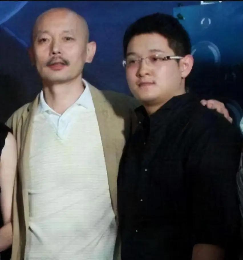 2005 年，演员傅彪患上癌症，冯小刚给了 200 万，张国立给了 40 万，然