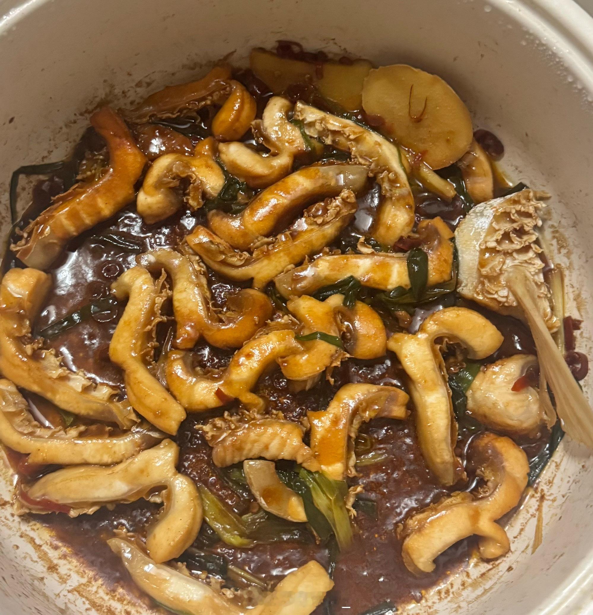 我这种暗黑厨神也是翻身了一次，啫啫脆肉鲩鱼腩被我做成了