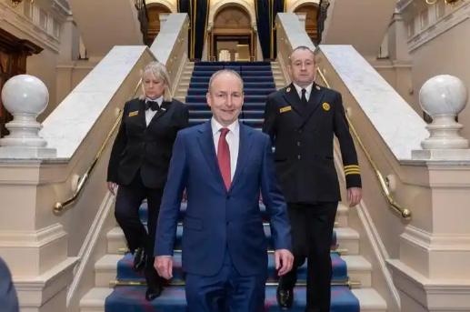 就在刚刚，
 
中国外交部正式宣布，
 
1月3日，中国外交部一官宣消息就引发全