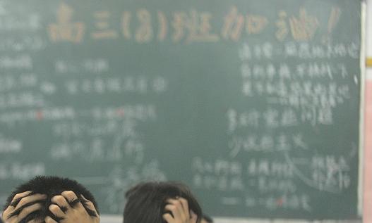 1、孩子压力大，家长也如此
2、学习累，情绪不好
3、孩子没有主动性，家长着急
