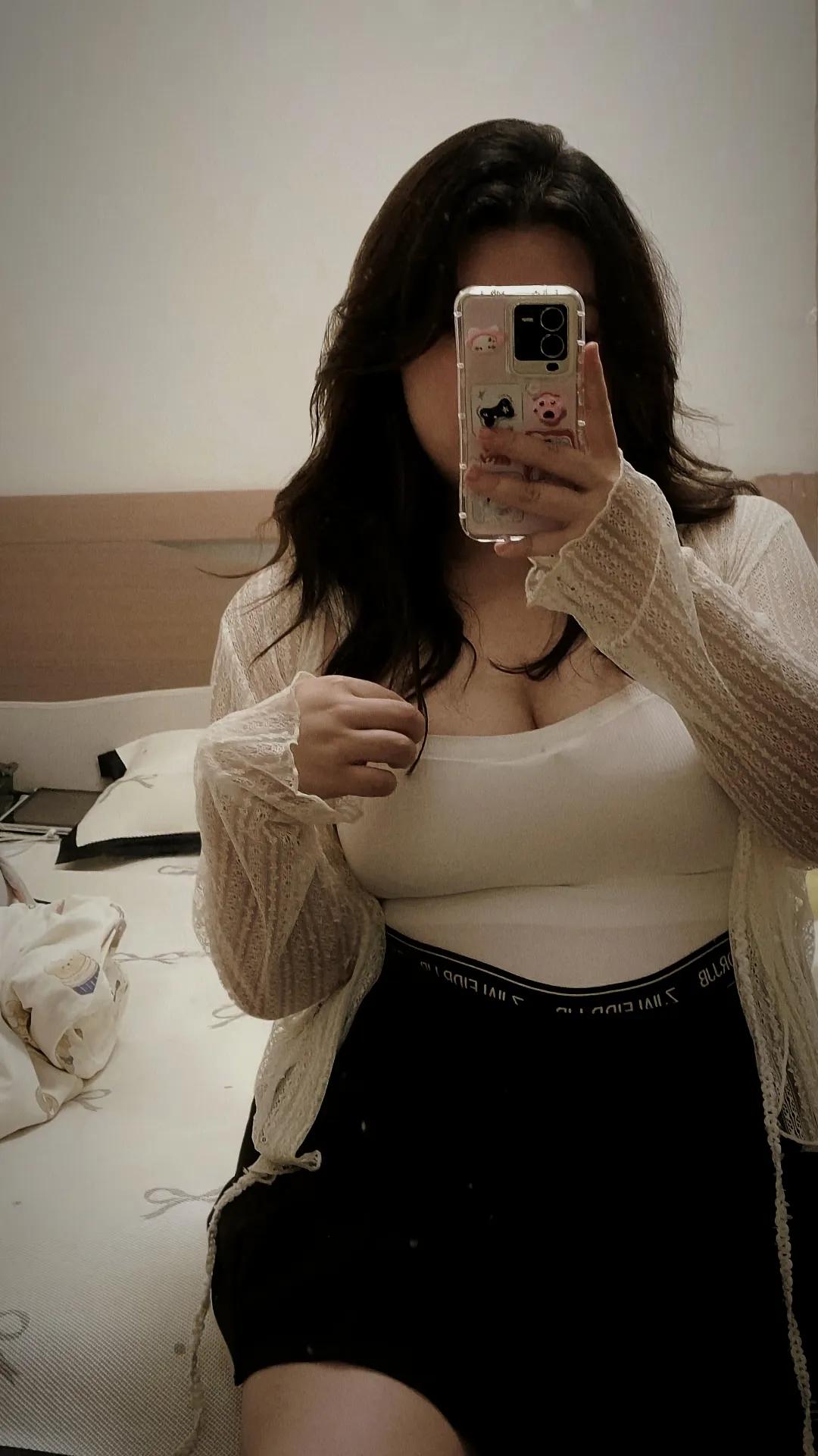 每天最开心最轻松的时刻就是下班回到家里，不用刻意不用伪装，不用看领导脸色！微胖 