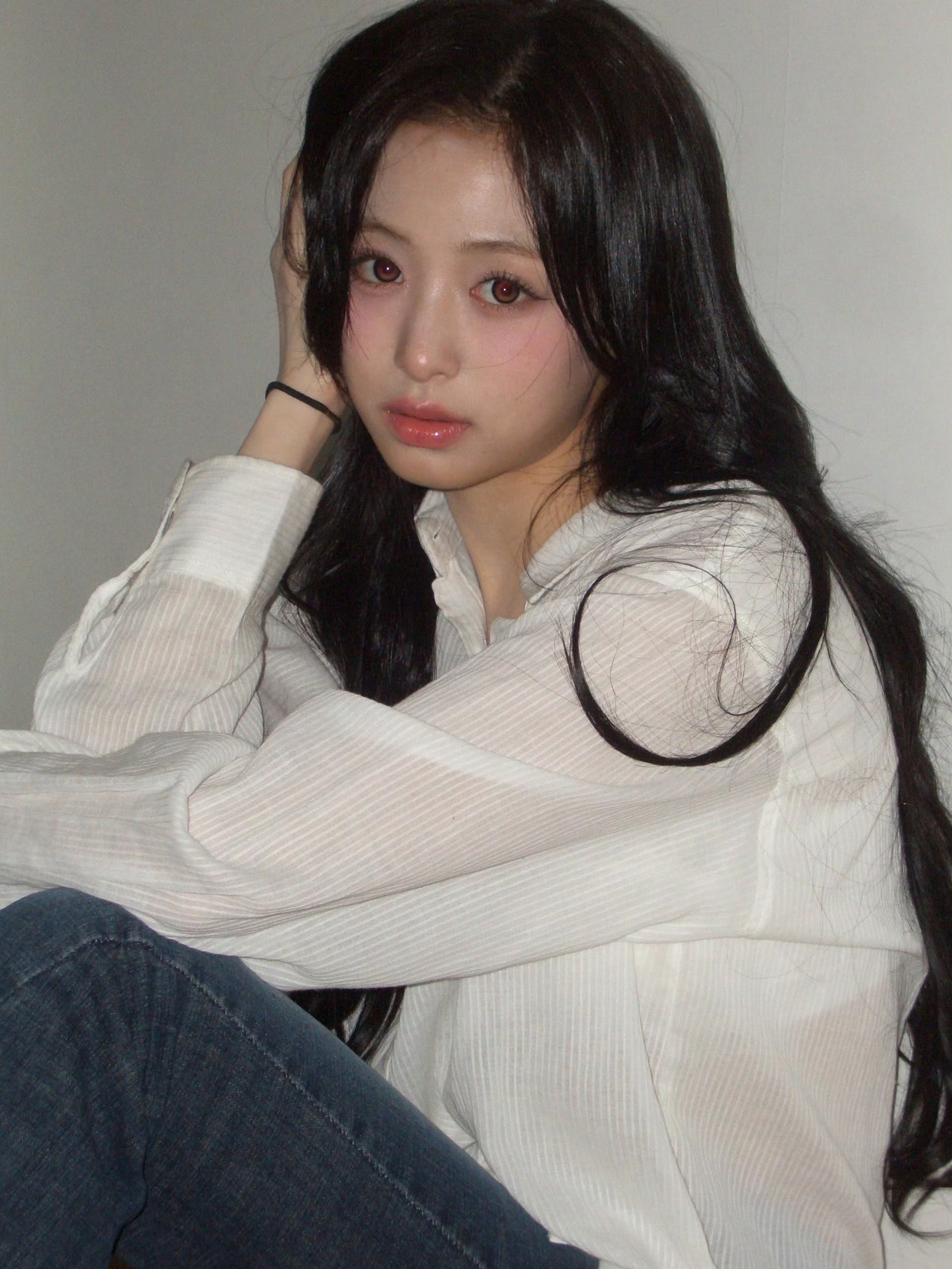 AHYEON因其在Weverse的最新动态登上今日新闻热搜 