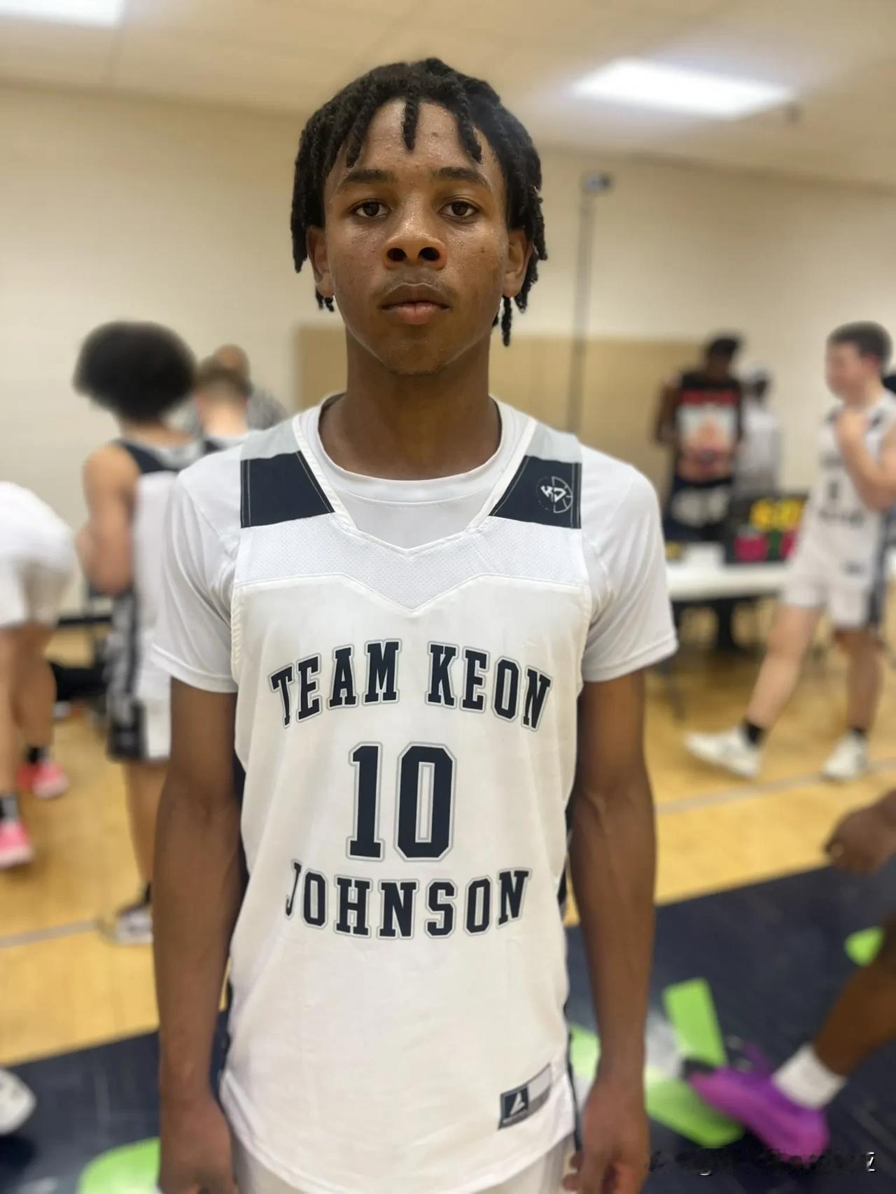 后卫Kegan Johnson，身高6-3=191，NCAA男篮 哥哥是田纳西大