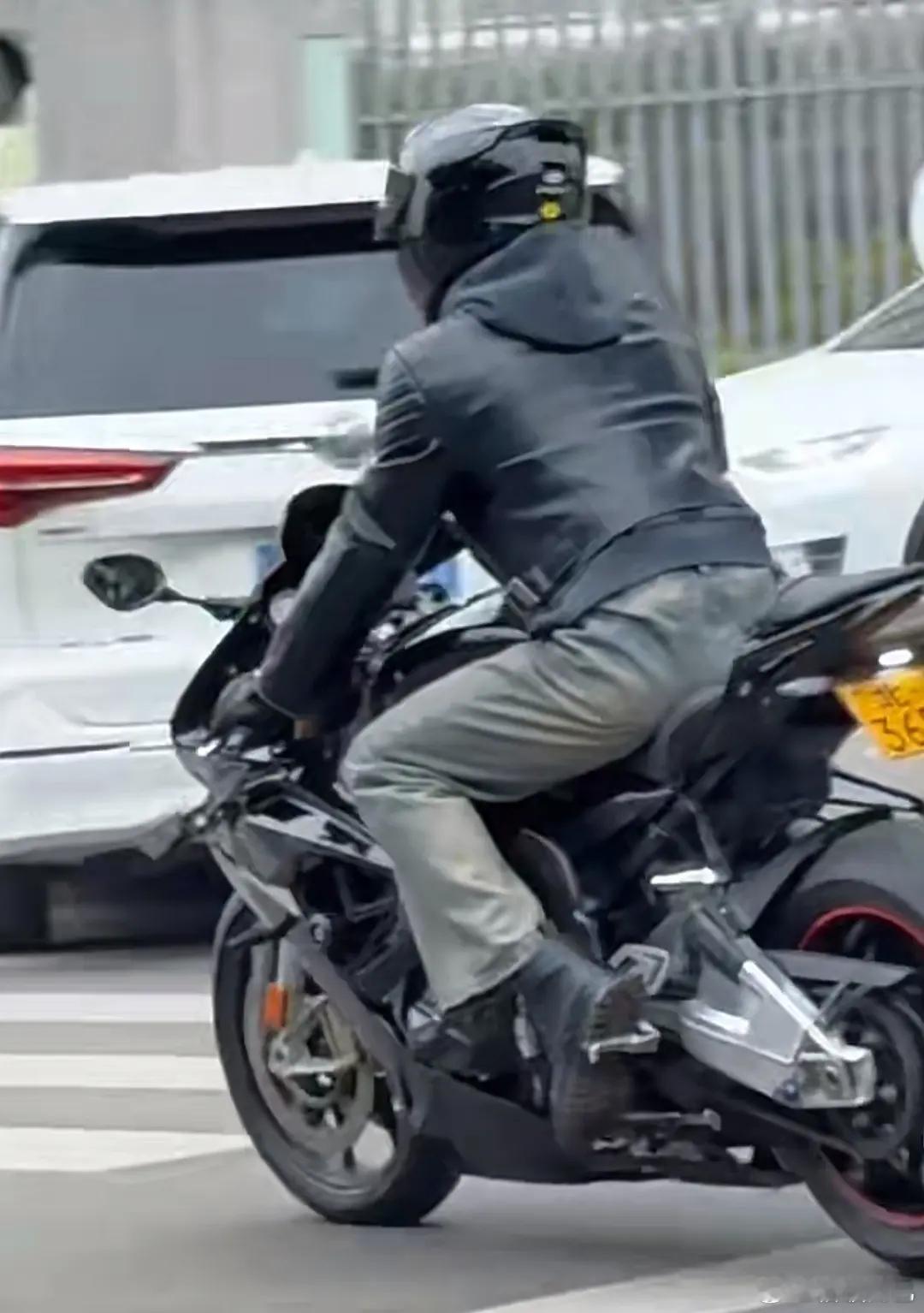 不知道，涛京泽的身材很曼妙 