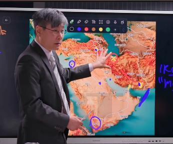 曾在2024年精准预言特朗普将再次当选，并将发动对伊战争而走红的加拿大华裔学者江