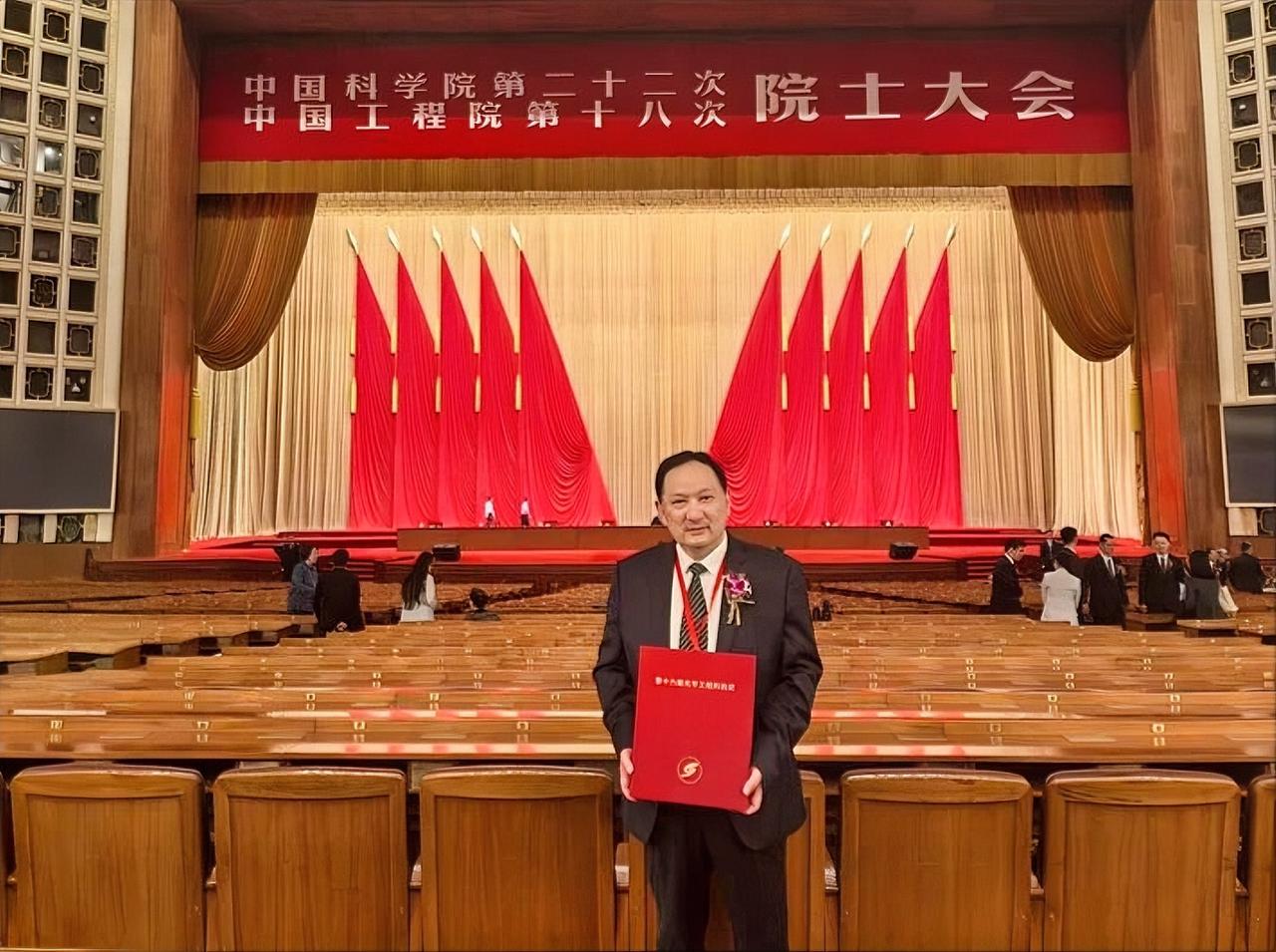 祝贺！在人民大会堂日前召开的两院院士大会上，第十六届光华工程科技奖揭晓——苏州大