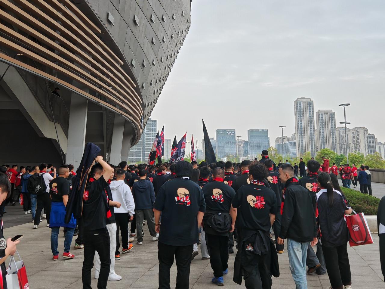 成都球迷又该抢票的时间到了，今天下午2：00钟，你准备好了吗？
中超联赛第二十一