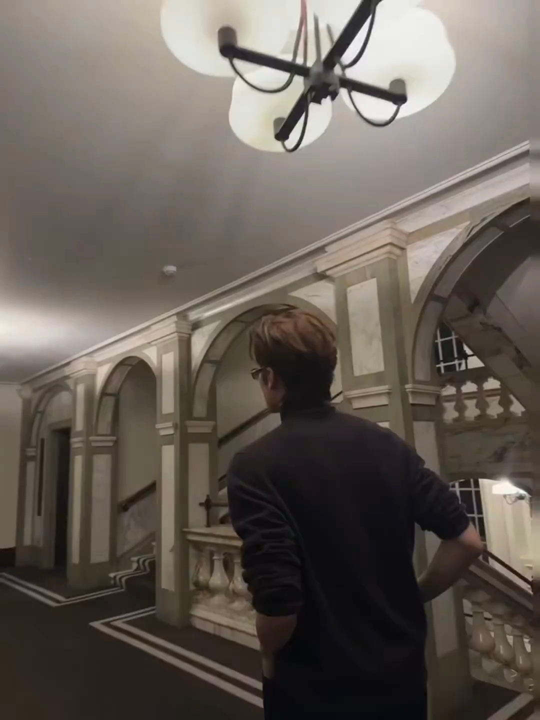 张康乐伦敦时装周营业随拍，这个纯正老钱味儿🎬 