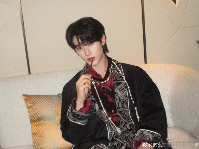 丁程鑫跳拉丁有自己的创意你好星期六善于观察也善于创新，把生活里的小细节融入舞台，