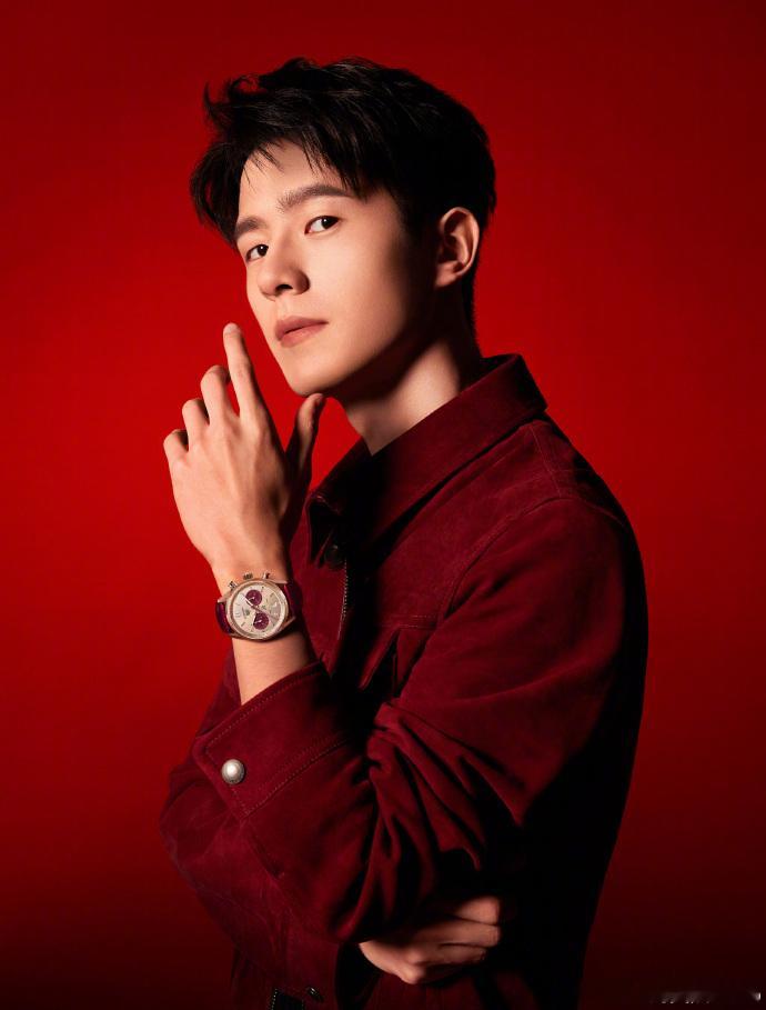 刘昊然主演新片《解密》杀青，改编自麦家小说。1月25日晚，电影《解密》宣布杀青，