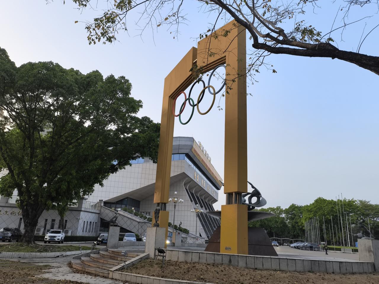 在中山待了一天，住了一晚。
溜达了库充市场和利和广场。
附近的一家牛肉腸和招牌雜