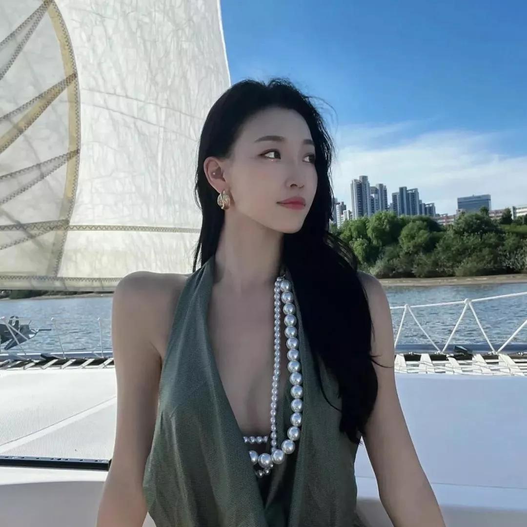 优雅珍珠配饰，乘风破浪的时尚之旅