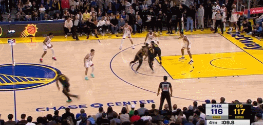 裁判先放弃？太阳战术犯规裁判直接不管了！
在今天NBA常规赛勇士对阵太阳的第四节