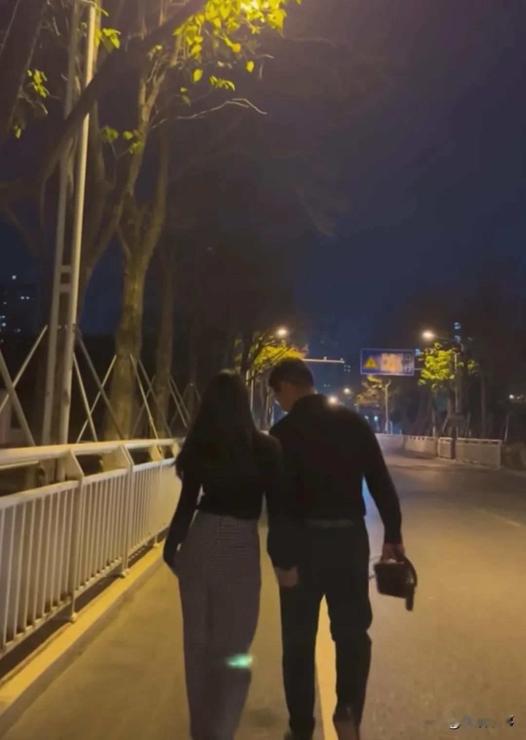 心情糟糕的很。
今年50，我想离婚了。
忍了几十年，还是忍不下去了。

我看透了