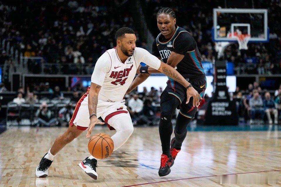 鲍威尔一数据在队史追平詹姆斯热火118-112击败活塞，诺曼-鲍威尔出战35分钟