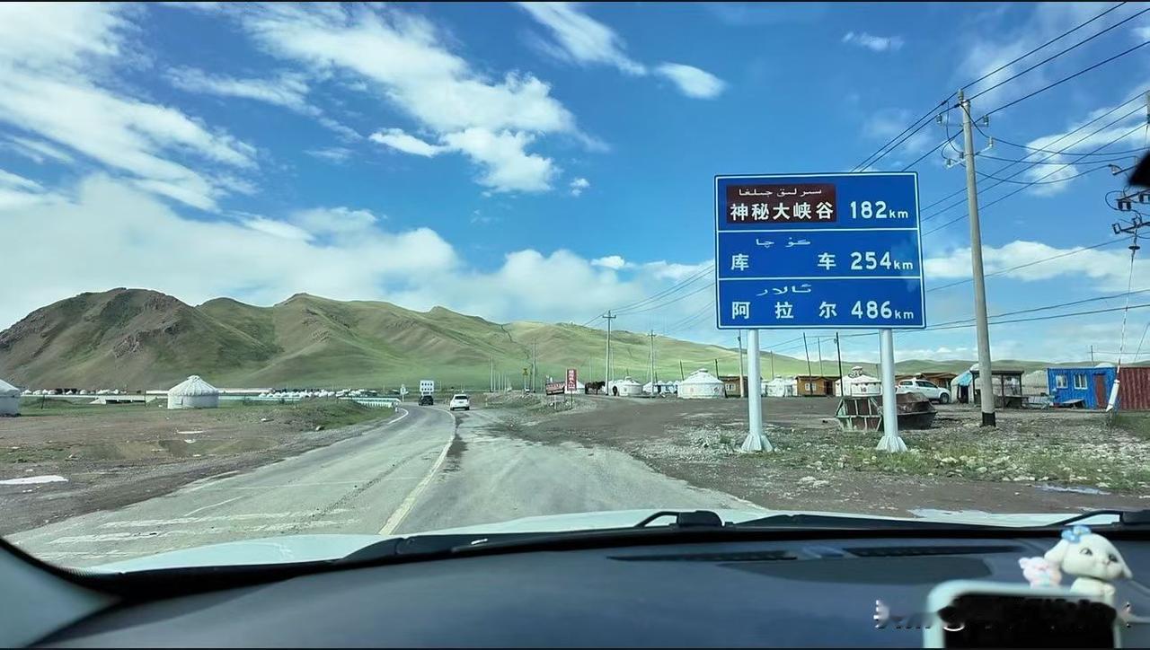 名人明星就是好，遇到什么事情在自媒体上面发个只言片语，众多粉丝就开始跟风，逼得相