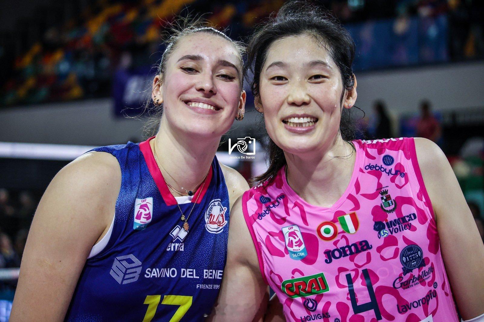 朱婷[超话]  朱婷&安娃[心][心][心]开心万岁！[打call][打call