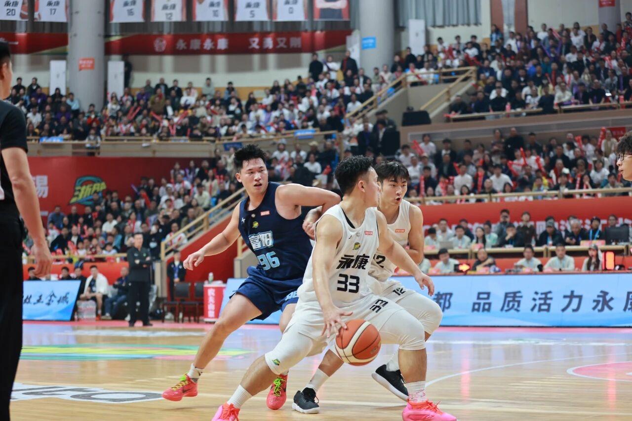 钢铁终结者永康队强势赢下第一，成为第一支打破富阳金身的球队，永康到底强在哪里？