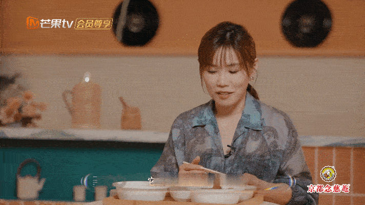 椰浆饭来了湖南都得加勺辣椒李佳薇解锁湘化版椰浆饭，姐姐被辣到连连发问的样子太可爱