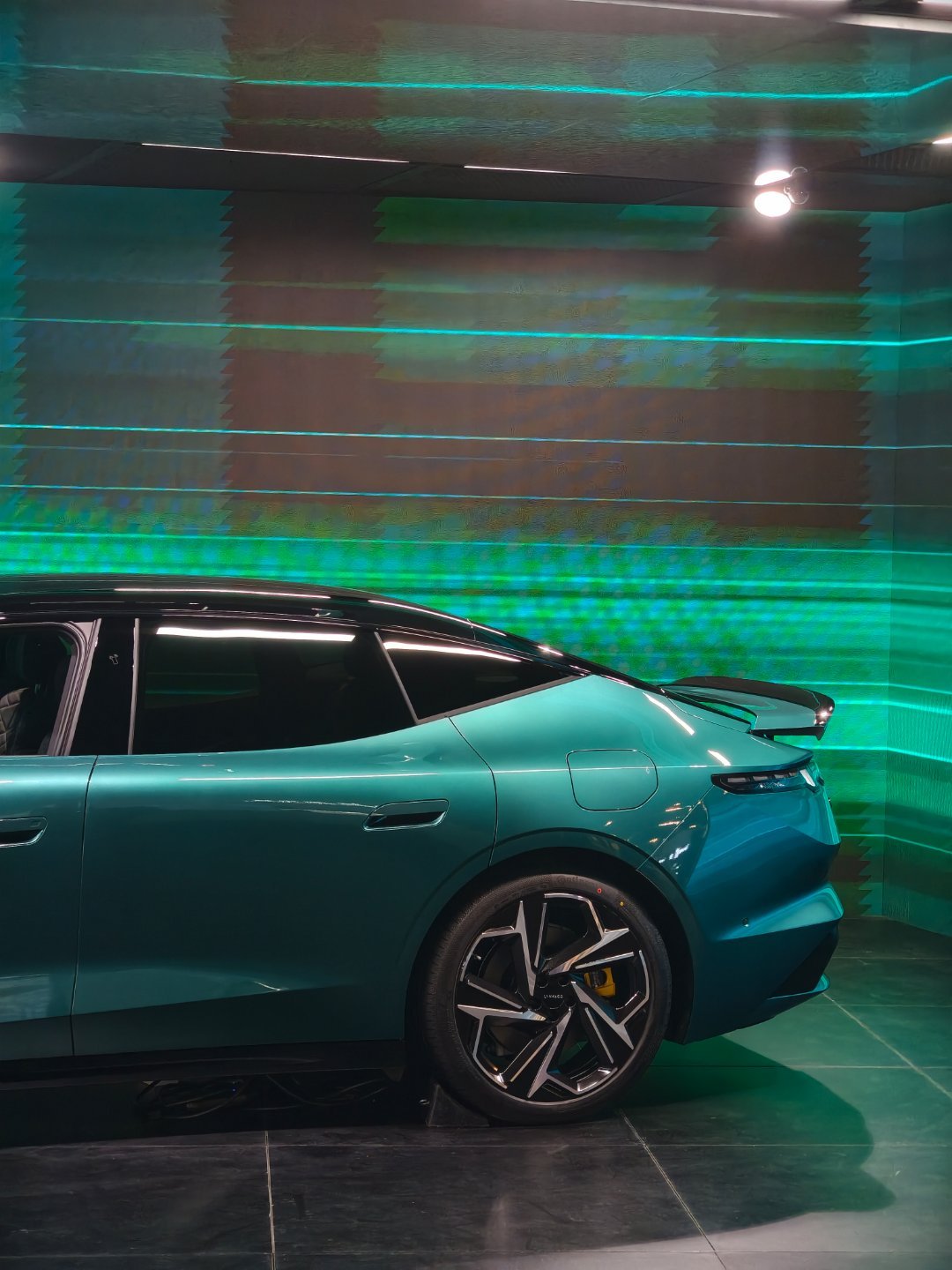 2026北京车展 看看这个尾翼！10+直接做到了925匹马力、碳再配上BREMB