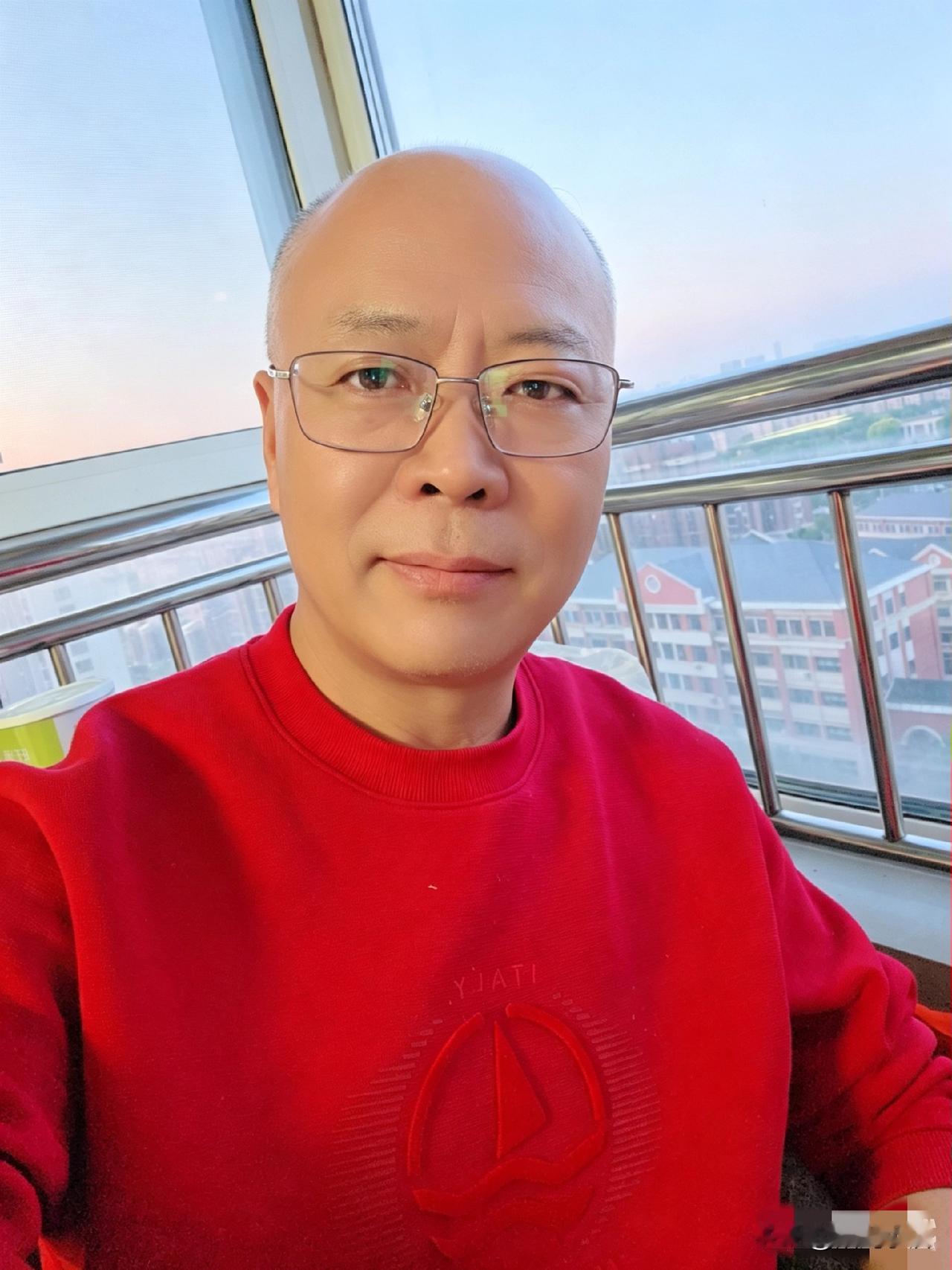 今晚几个嫂子、叔和婶子笑得不行了，他们没见过这样的我，也想不到会有这样的我，看来