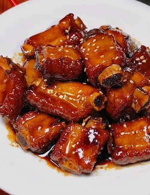 长沙口味湘菜小馆，这家店真的好下饭！
壹楼七栋家常小馆
美食推荐：
1、老湘潭糖