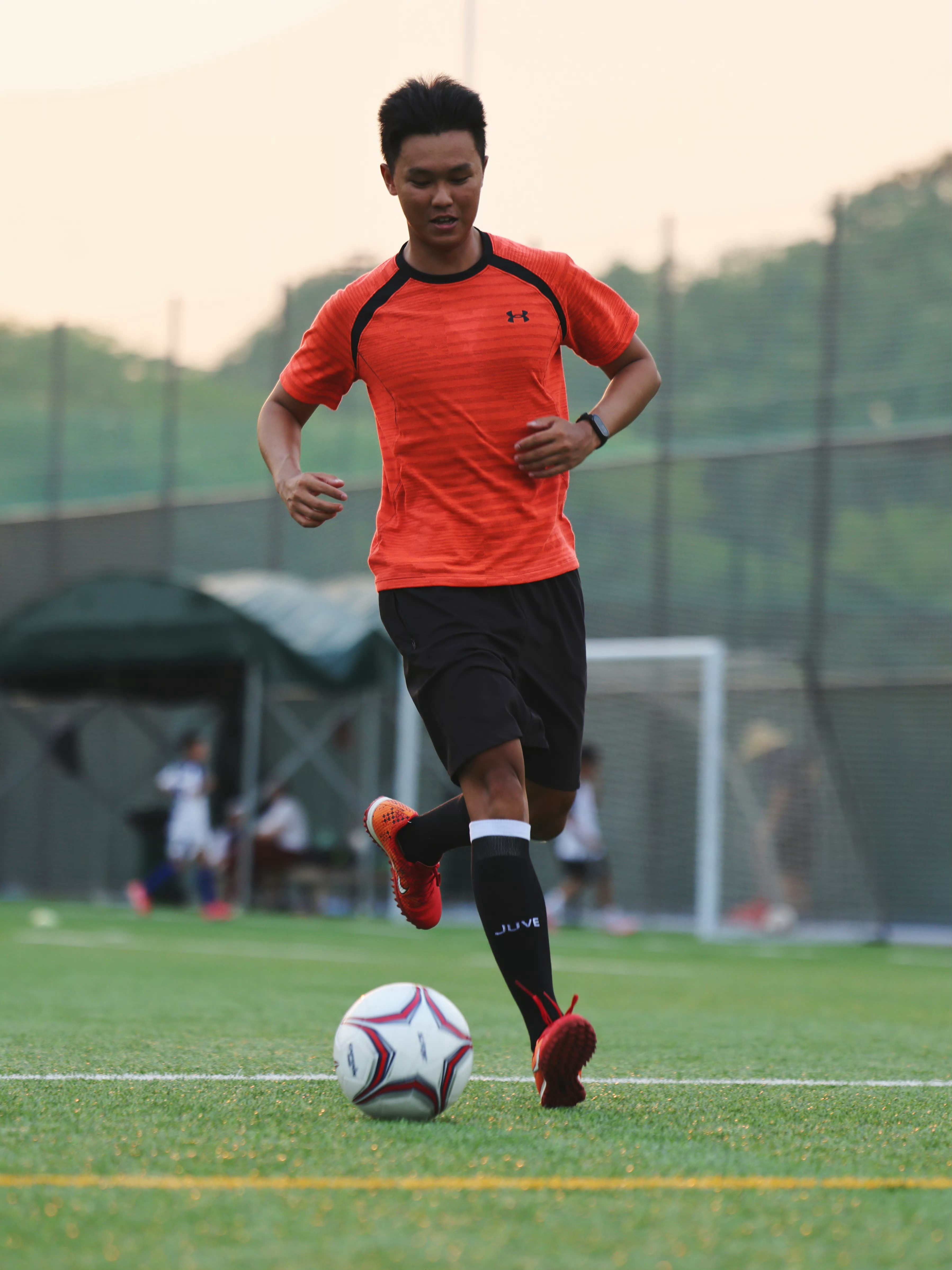 李铁被判20年 当年要不是我穷，估计也能给钱进国家队了。[怒]现在只能踢踢养生球