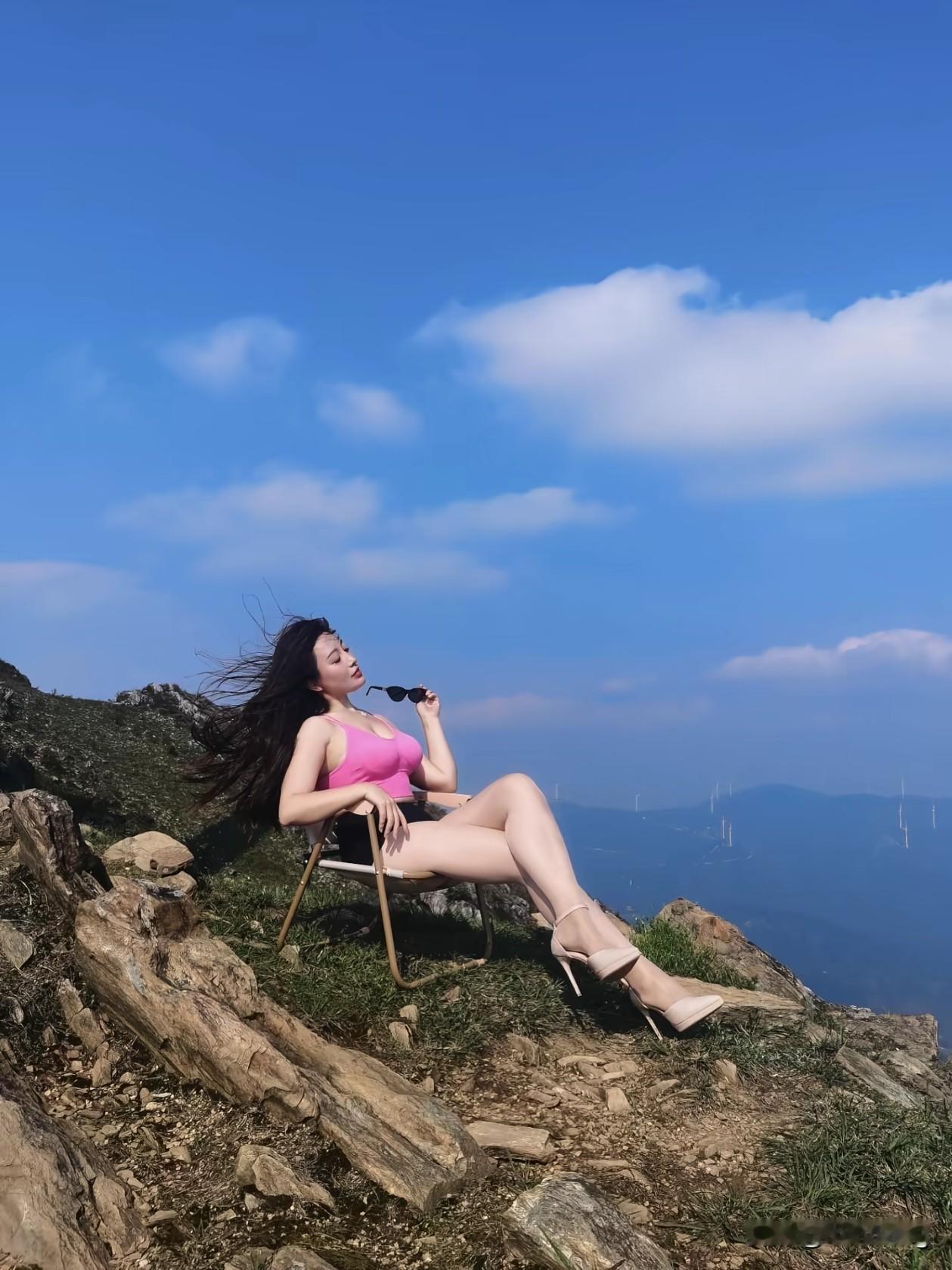  山顶的风会告诉你，什么是无拘无束的快乐。